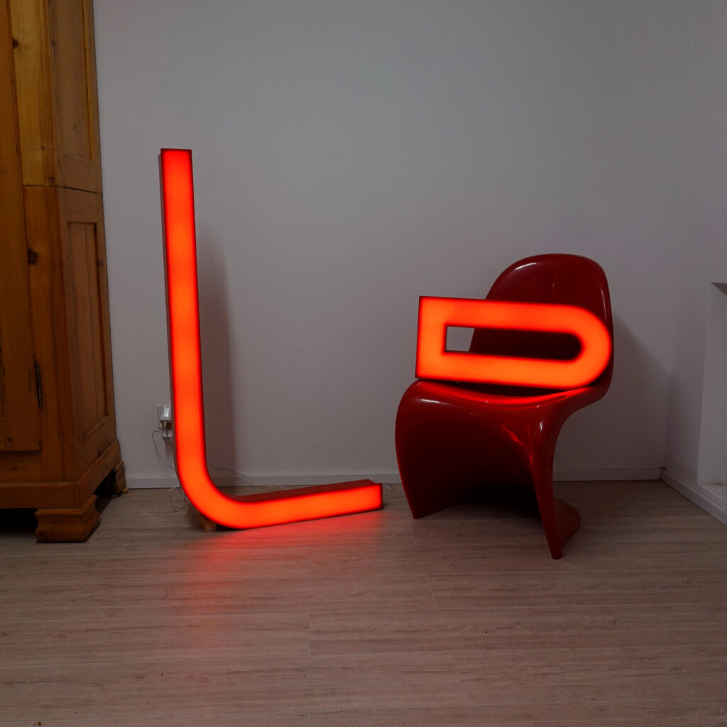 Formes lettres lumineuses LD. D'enseignes publicitaires