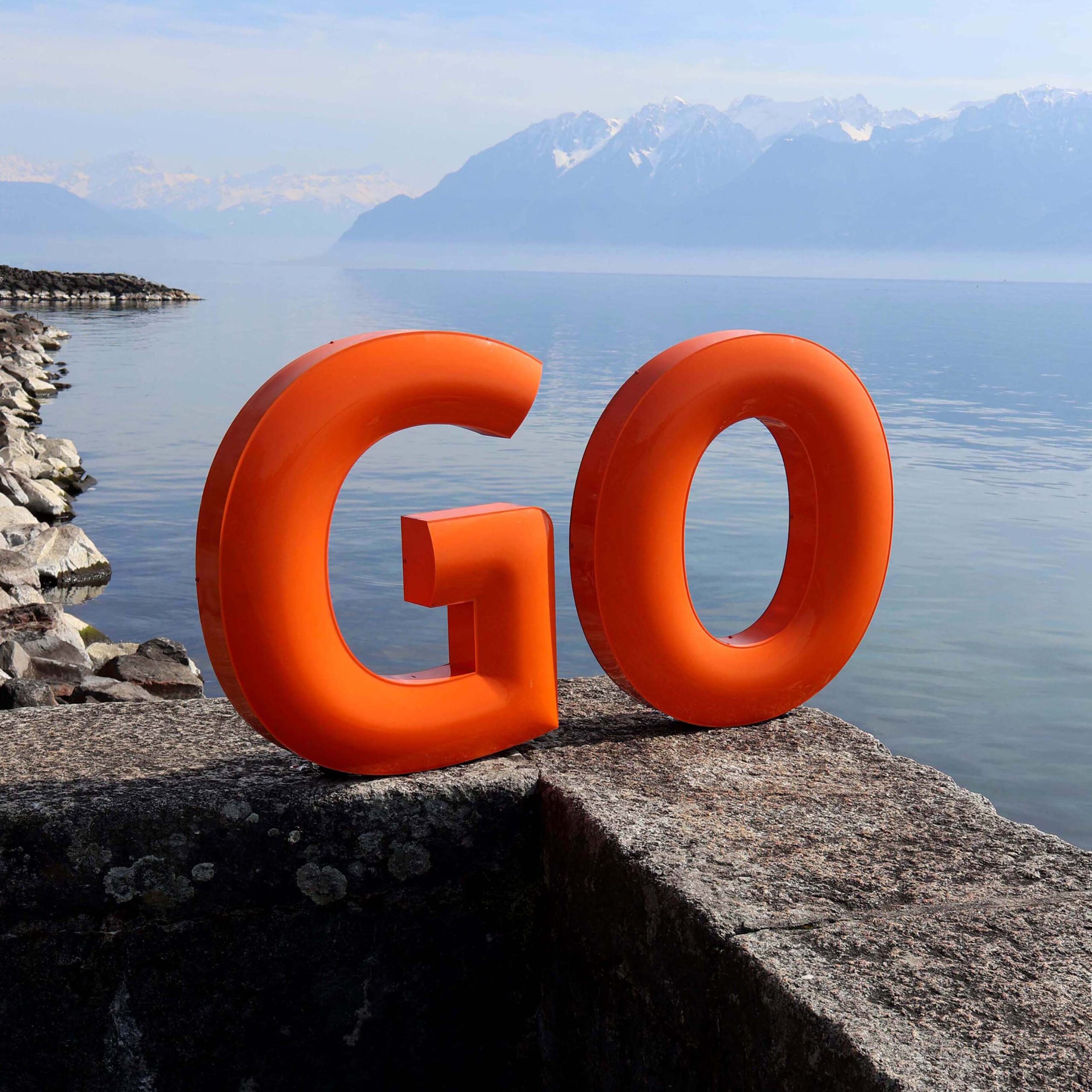 Lettres déco GO orange LED. Lettres d'enseigne publicitaires
