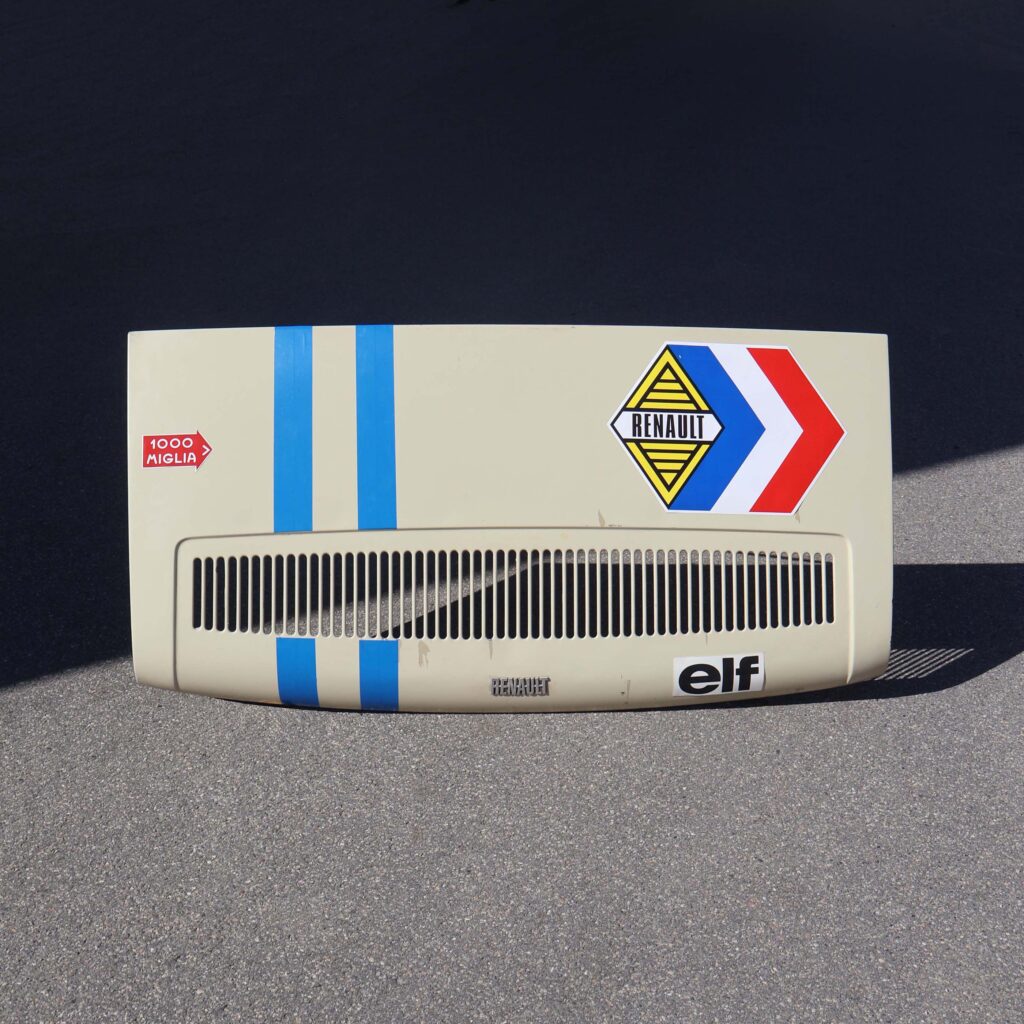 Capot moteur R8 décor Gordini. Décoration murale garage