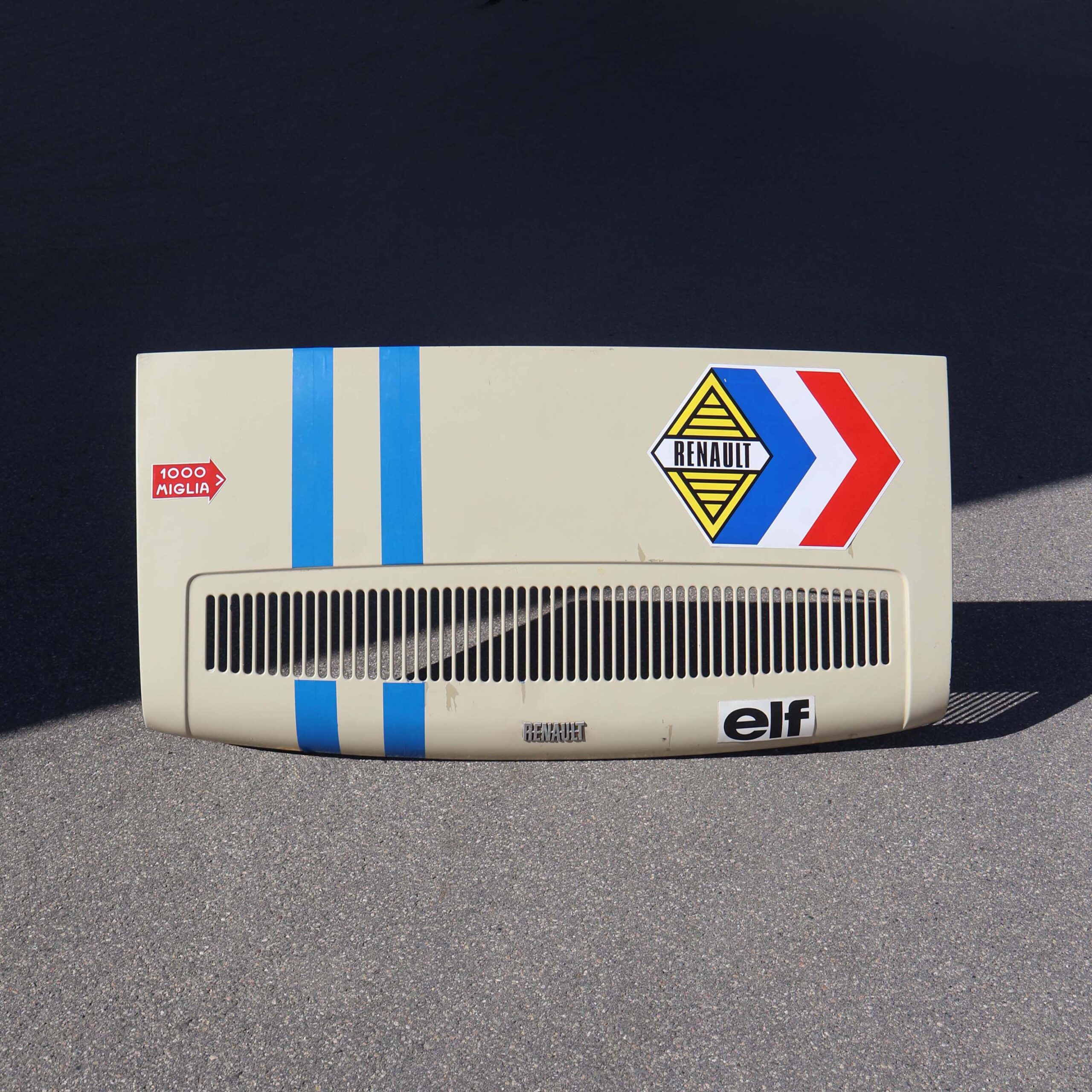 Capot moteur R8 décor Gordini. Décoration murale garage