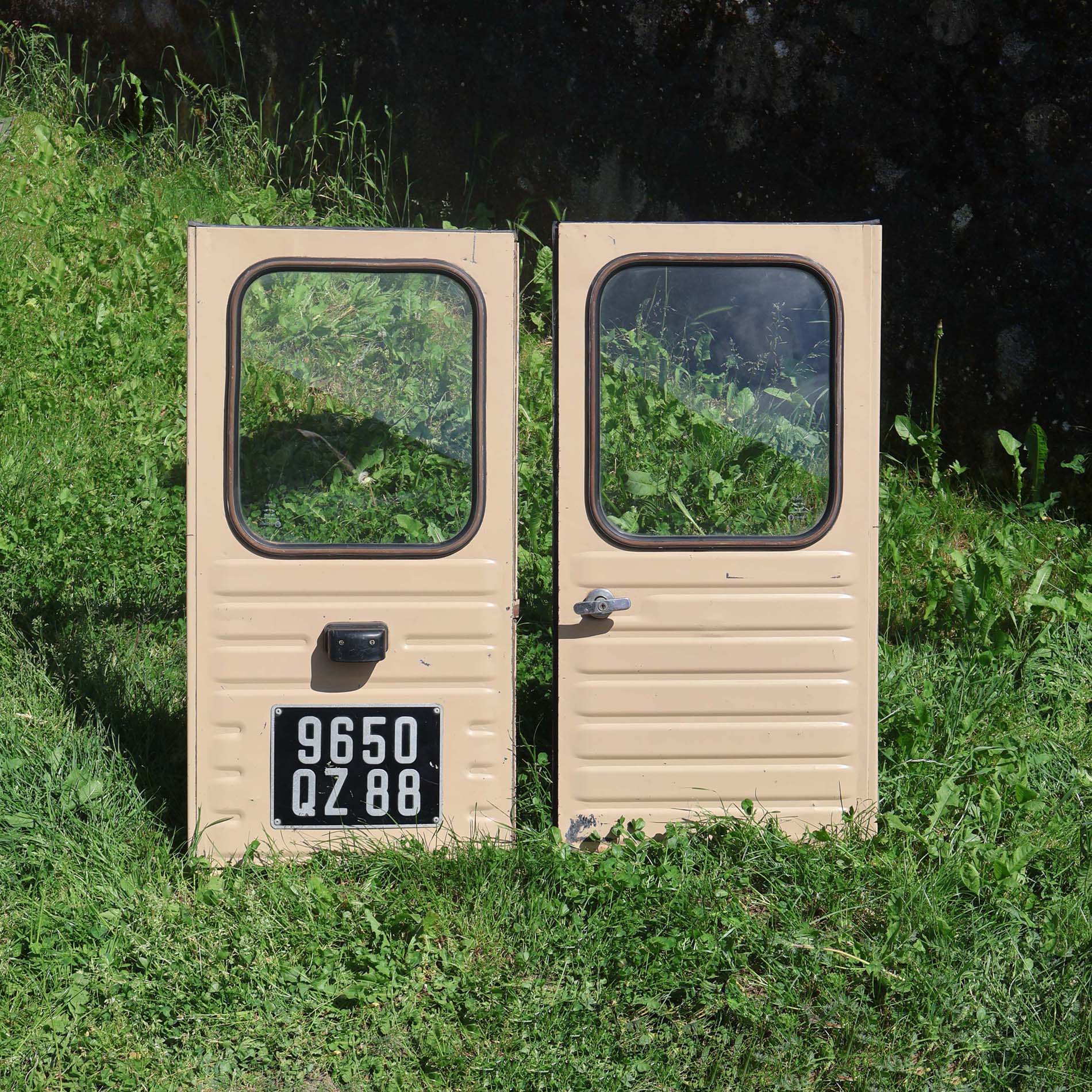 Portes 2cv fourgonnette Acadiane à recycler en portières de meuble