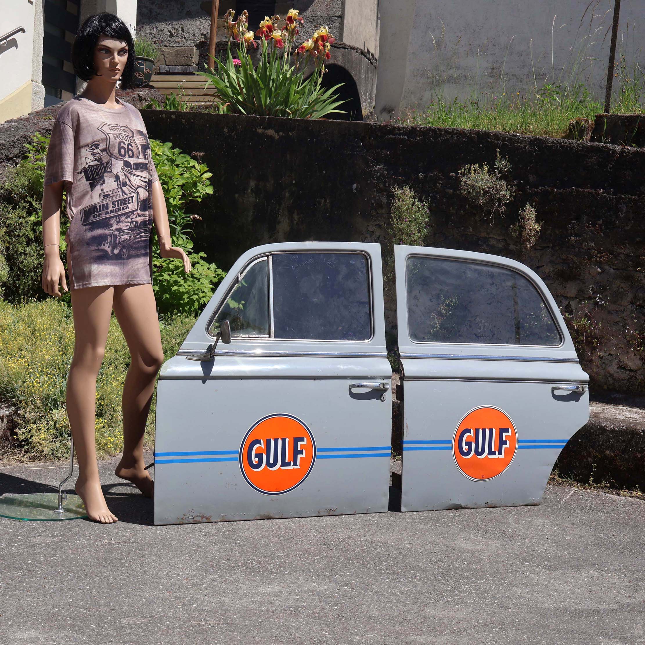 Portes automobile 50s décor Gulf motor oil. Décoration garage