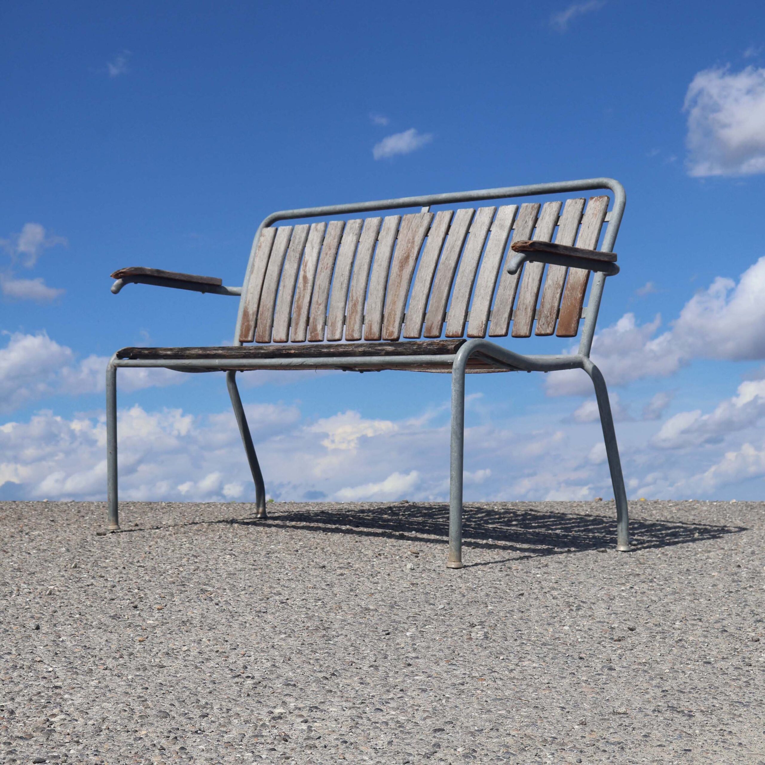 Banc Bigla 1950-60. Modèle 2 places avec accoudoirs.