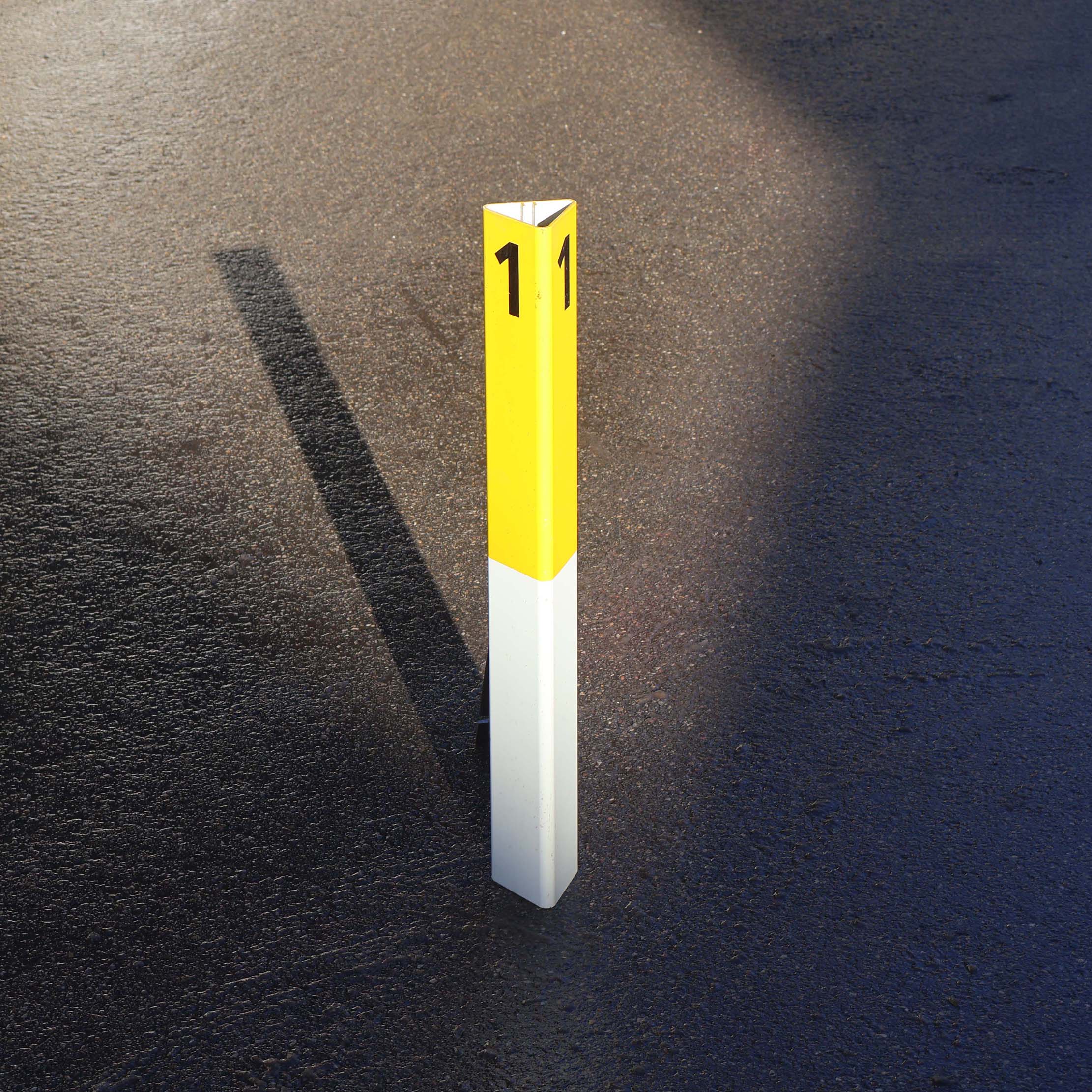 Enseigne PTT Suisse triangulaire 90s. Signalisation postale