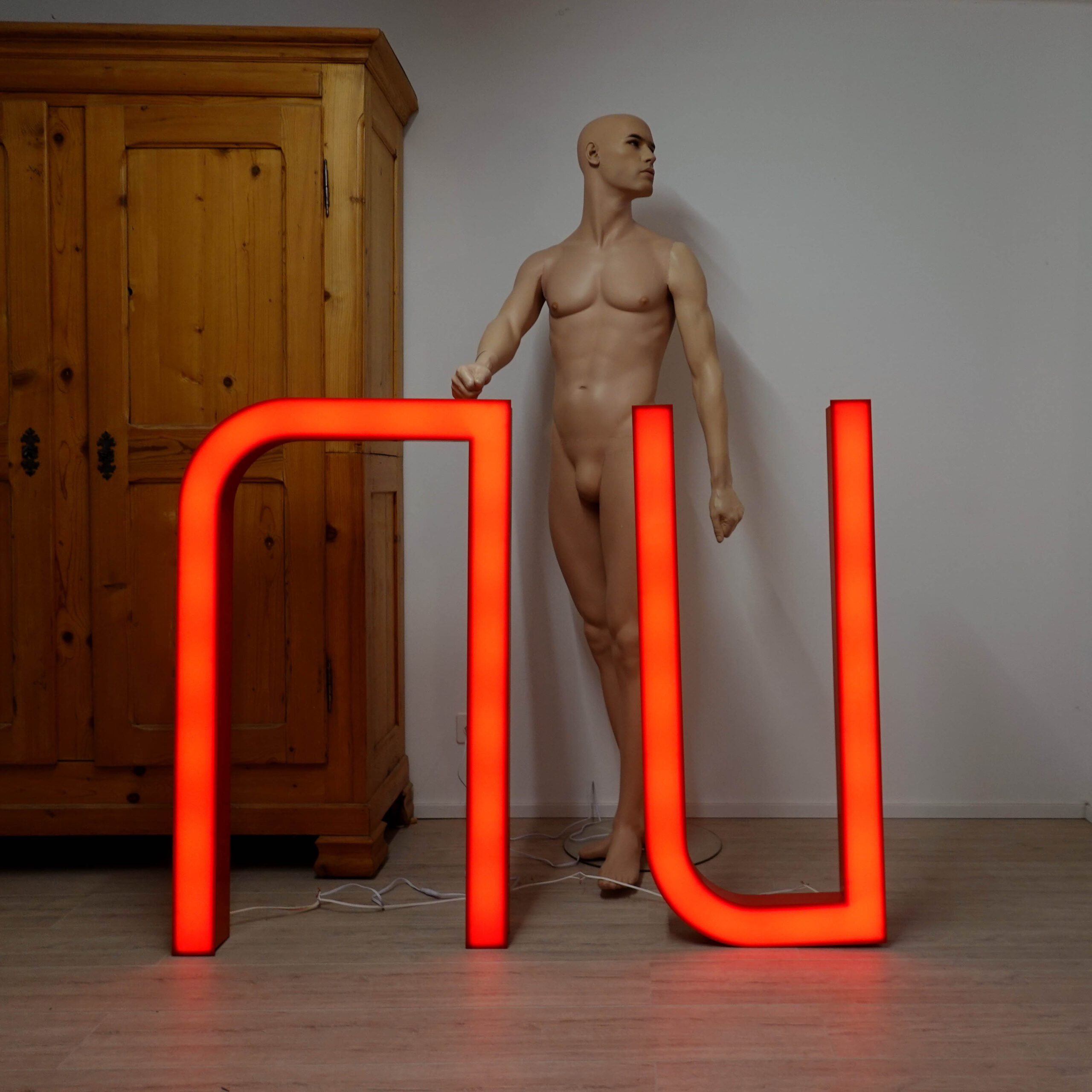 Lettres lumineuses déco rouge NU. Formes ou lettres boitier