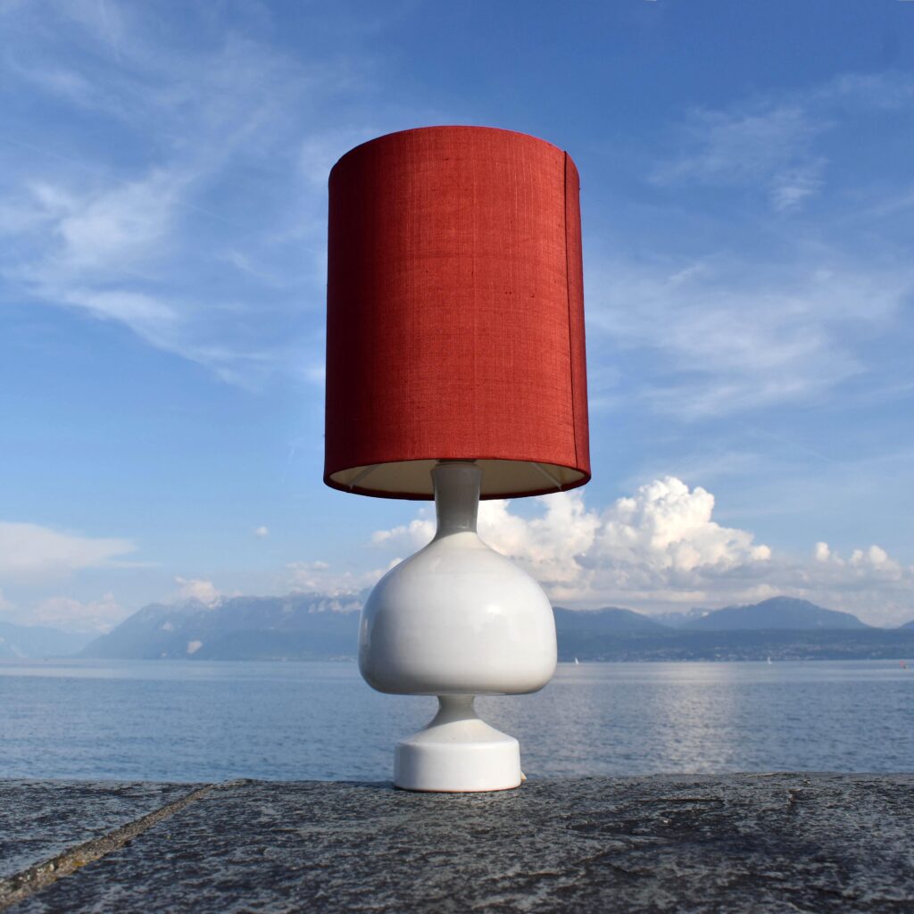 Margrit Linck lampe V51 vintage. Pied en céramique, émaillage blanc