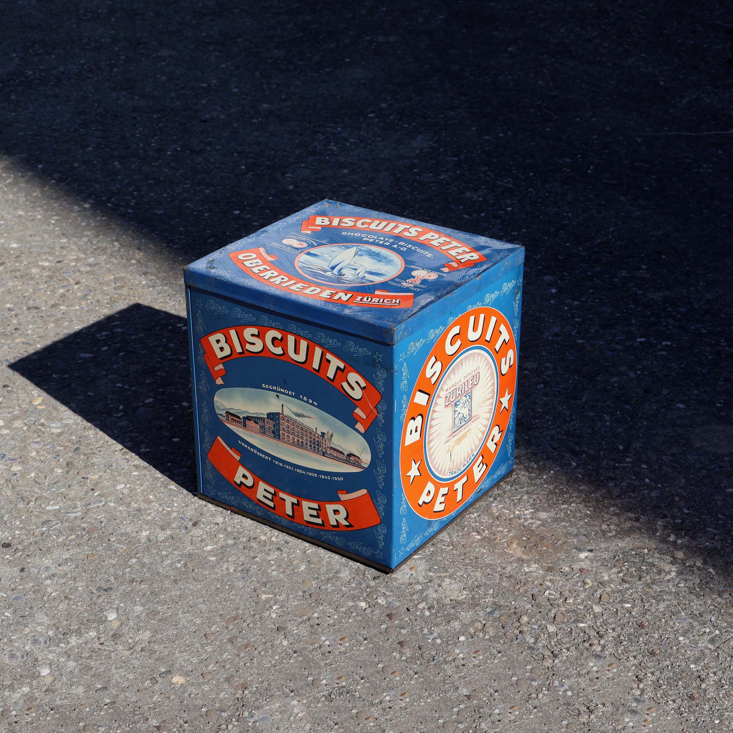 Boite à biscuits Peter 1950. Ancienne boite à gaufrettes en tôle