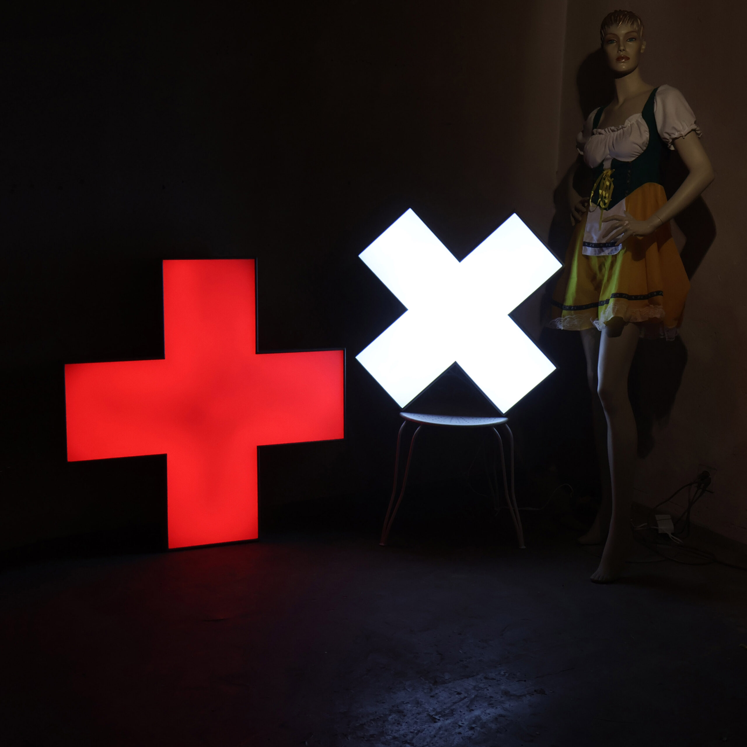 Croix rouge X, led blanc. Caissons lumineux décoratifs d'enseigne