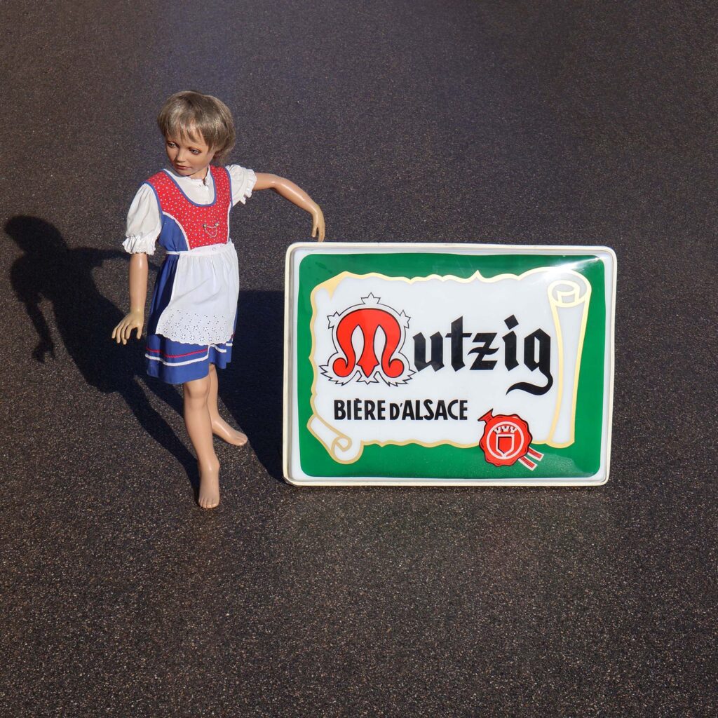 Enseigne lumineuse Mutzig 1960s. Enseigne publicitaire